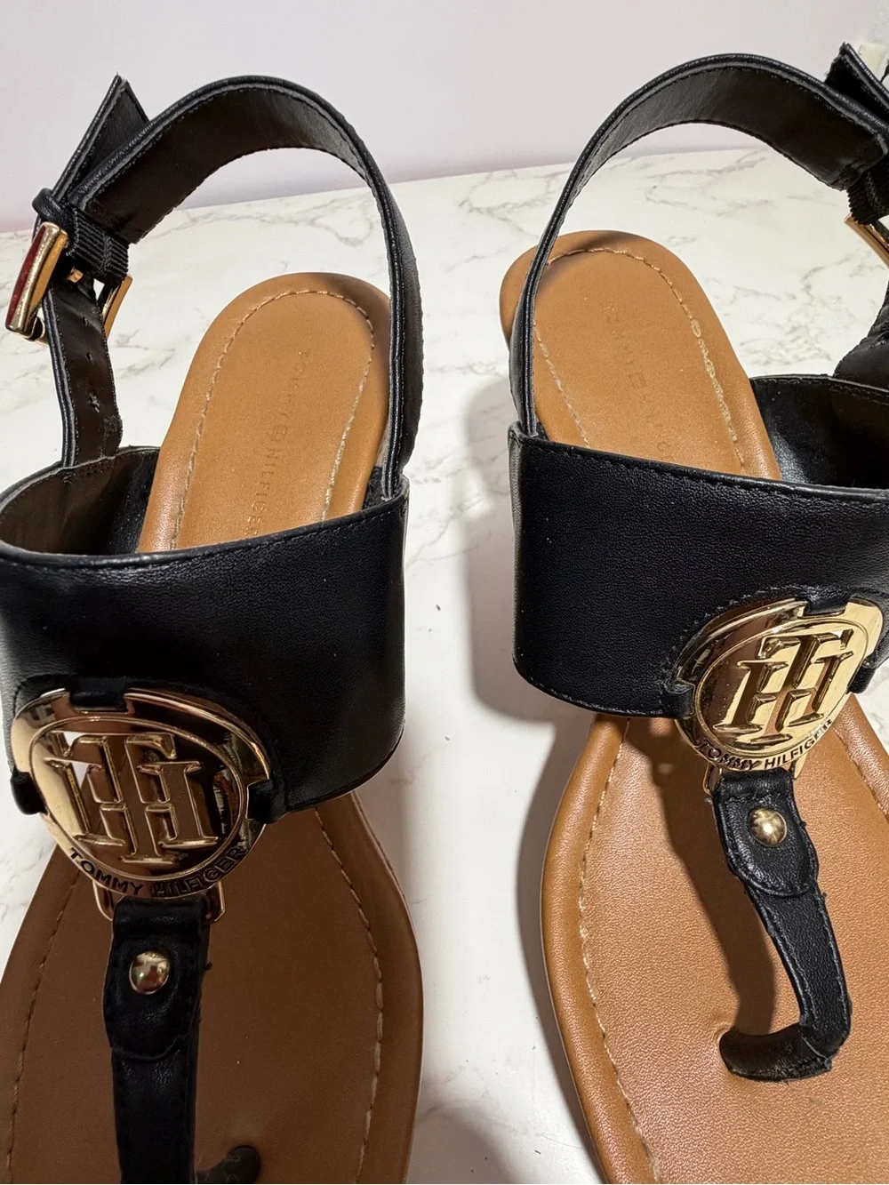 Tommy Hilfiger Black Leather Platform Thong Sandals -- 7.5